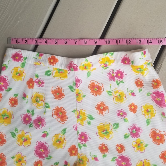12p white shorts with bright flowers - Picture 4 of 10